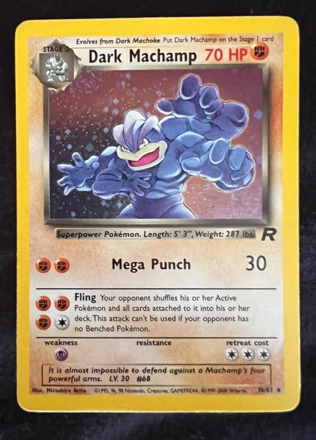 Dark Machamp, frente da carta