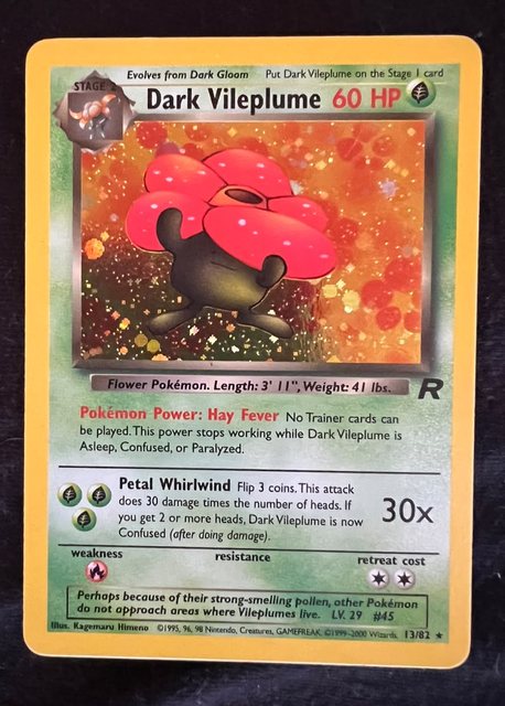 Dark Vileplume, frente da carta